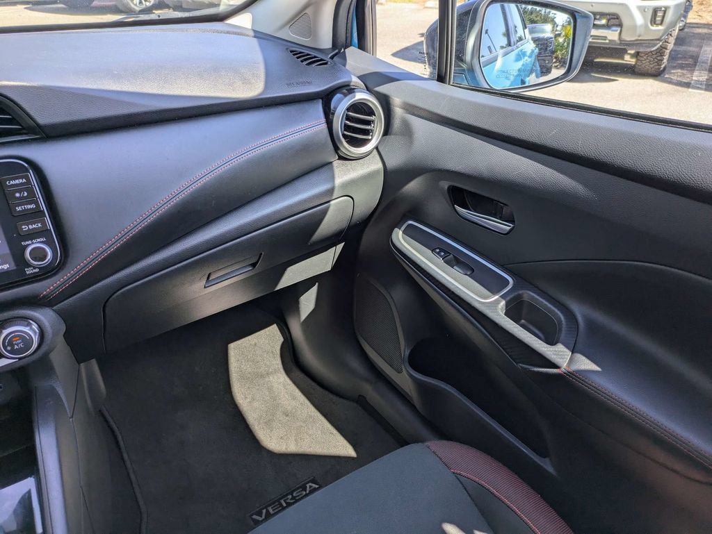 Used 2025 Nissan Versa SR FWD image 15