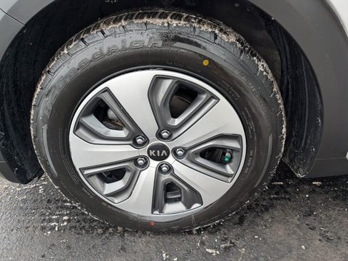 Used 2019 Kia Niro EX image 30