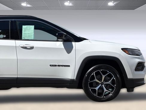 Used 2025 Jeep Compass Limited AWD/4WD image 34
