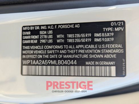 Used 2021 Porsche Macan w/ Premium Package Plus AWD/4WD image 35