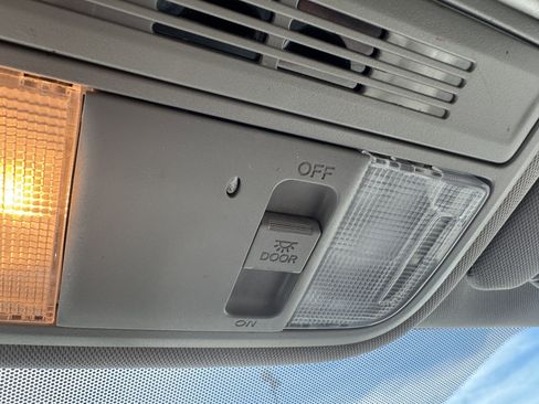 Used 2015 Honda Odyssey LX image 32