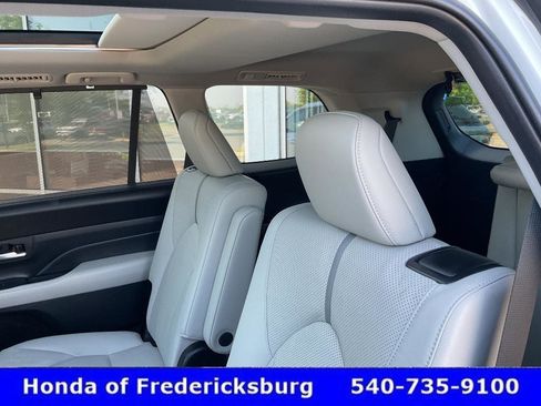 Used 2025 Toyota Grand Highlander AWD image 29