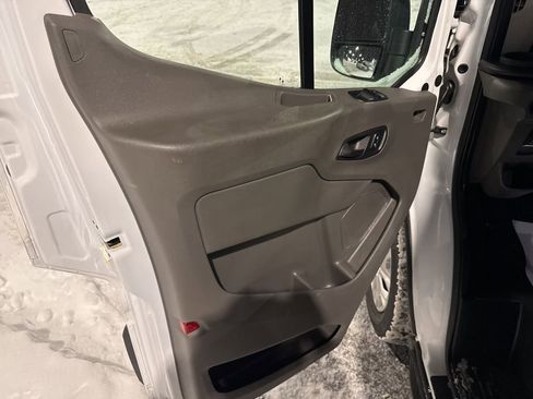 Used 2023 Ford Transit 350 XLT image 7