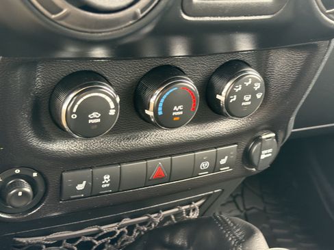 Used 2017 Jeep Wrangler Unlimited Sport w/ Quick Order Package 23S AWD/4WD image 22