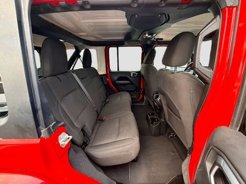 Used 2023 Jeep Wrangler Unlimited Sahara AWD/4WD image 31