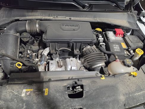Used 2024 Jeep Compass Trailhawk AWD/4WD image 9