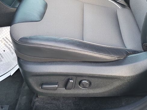 Used 2022 Kia Niro EX image 16