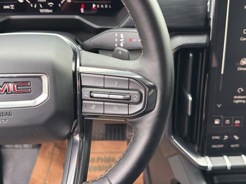 Used 2025 GMC Acadia AT4 AWD/4WD image 32