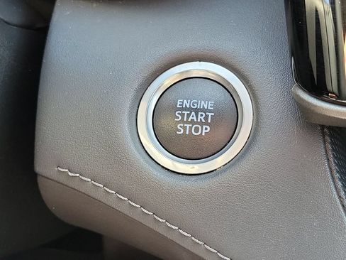 Used 2021 Toyota Highlander XLE FWD image 17