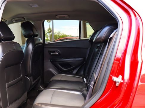 Used 2022 Chevrolet Trax LT w/ LT Convenience Package FWD image 33
