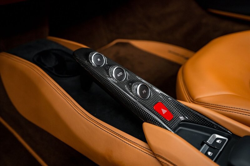 Used 2021 Ferrari F8 Tributo RWD image 31