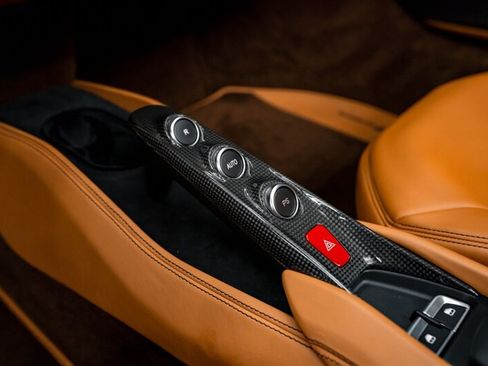 Used 2021 Ferrari F8 Tributo RWD image 31