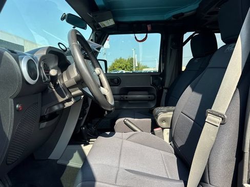 Used 2008 Jeep Wrangler Unlimited Sahara AWD/4WD image 13