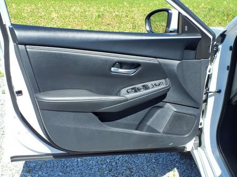 Used 2024 Nissan Sentra SV FWD image 21