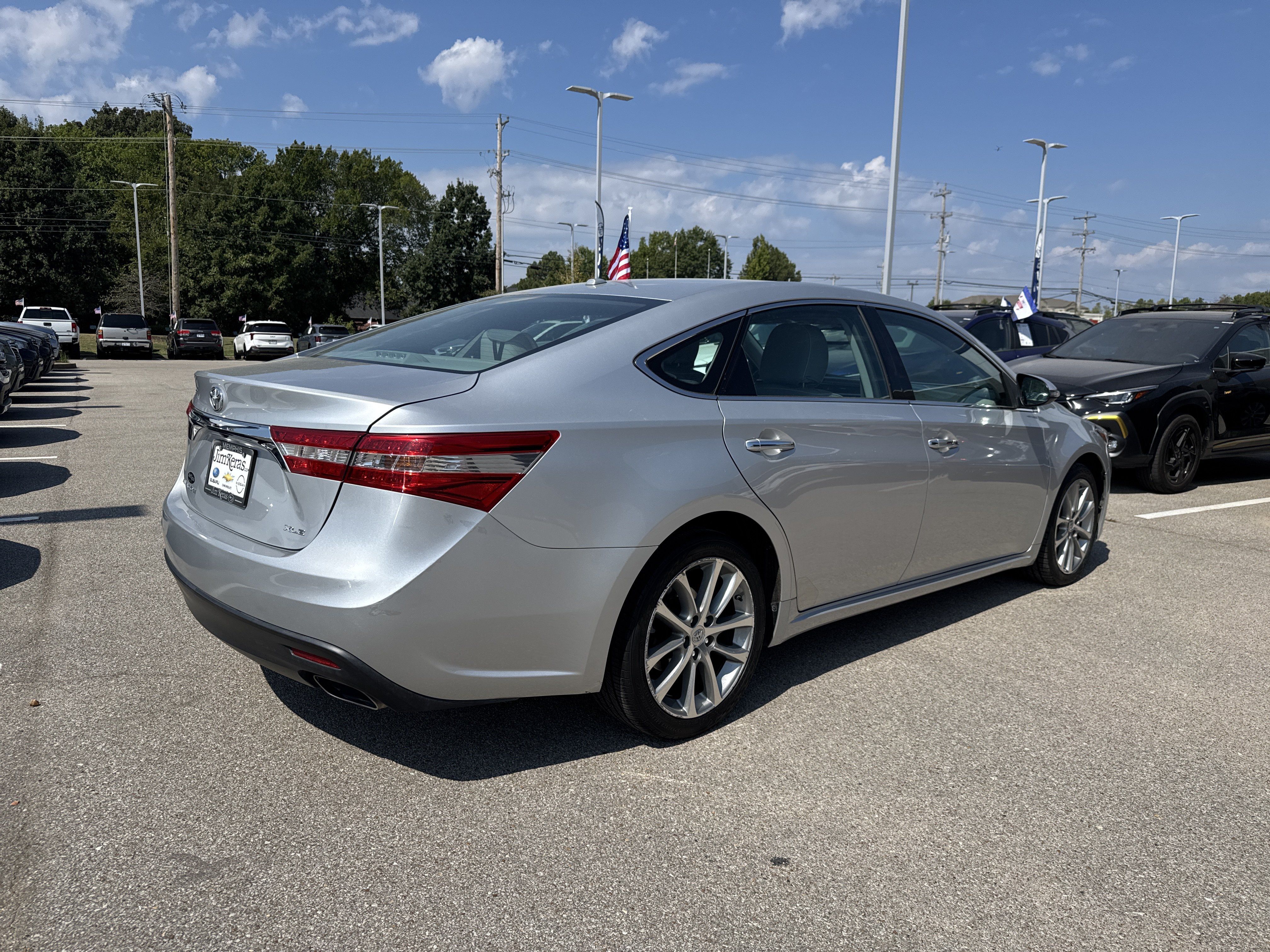 Used 2014 Toyota Avalon XLE Touring FWD image 3