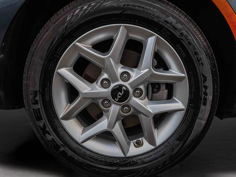 Certified 2023 Kia Soul LX w/ LX Technology Package FWD image 29