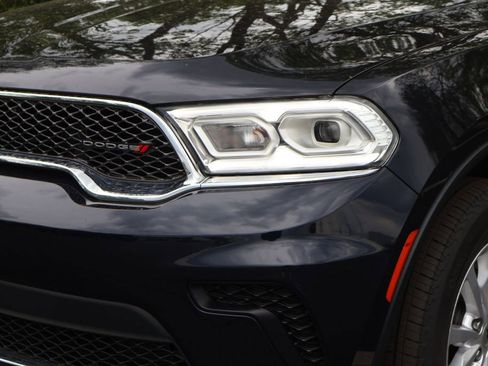 Used 2023 Dodge Durango SXT AWD/4WD image 3