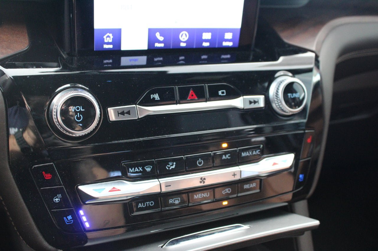 Used 2023 Ford Explorer King Ranch w/ Premium Technology Package AWD/4WD image 16