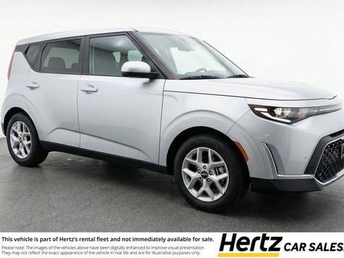 Used 2025 Kia Soul LX w/ LX Technology Package FWD image 1