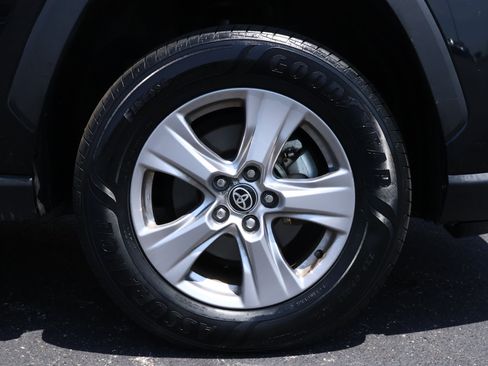 Used 2025 Toyota RAV4 XLE AWD/4WD image 22