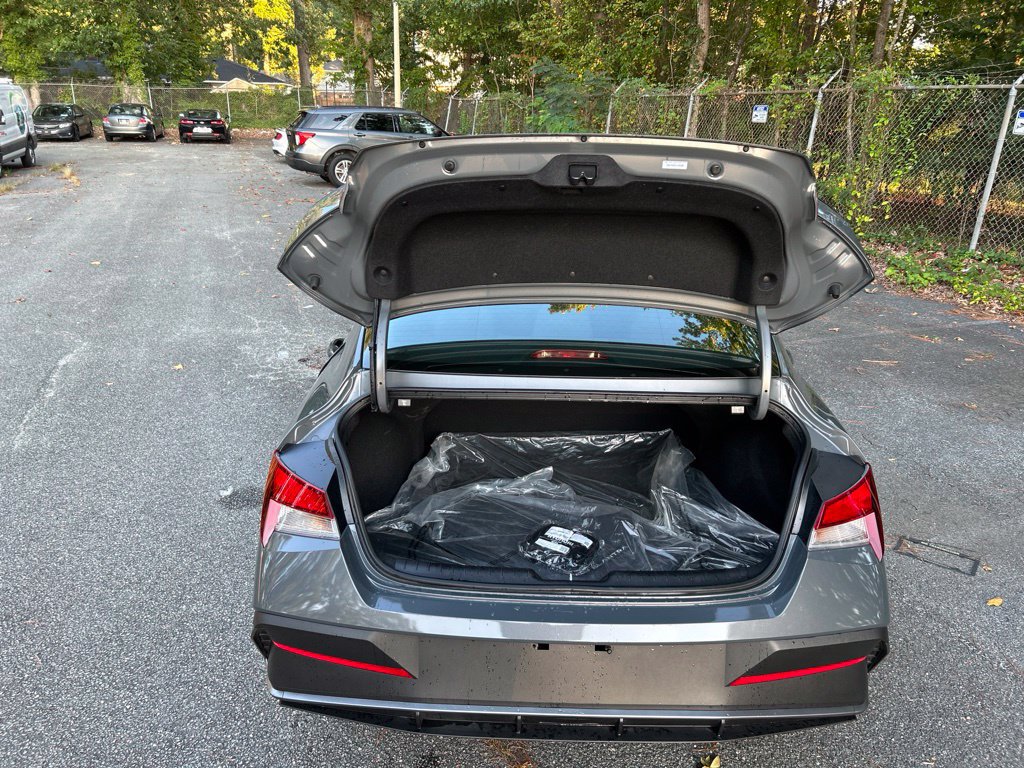 Used 2026 Hyundai Elantra Sport FWD image 29