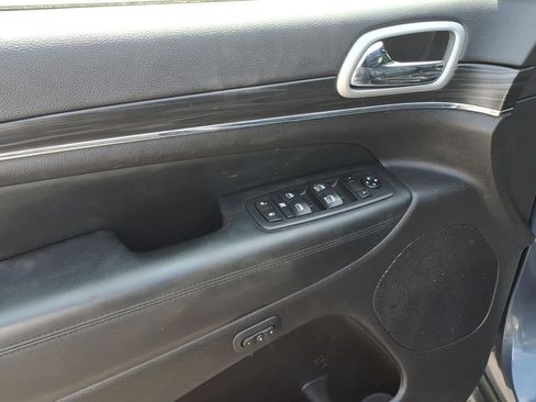 Used 2021 Jeep Grand Cherokee Limited AWD/4WD image 11