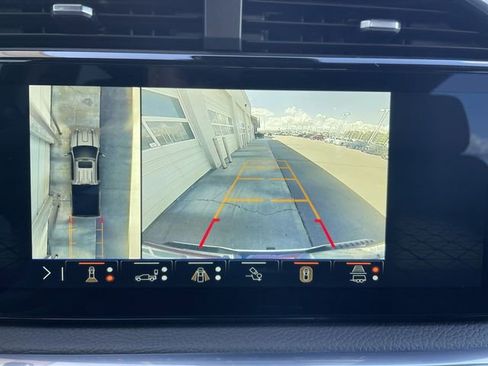Used 2025 GMC Sierra 3500 Denali w/ Denali Reserve Package AWD/4WD image 17