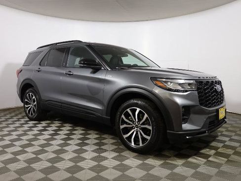 Certified 2025 Ford Explorer ST-Line AWD/4WD image 4