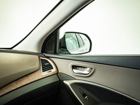 Used 2017 Hyundai Santa Fe Limited image 43