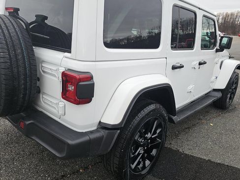 Used 2025 Jeep Wrangler Unlimited Sahara image 4