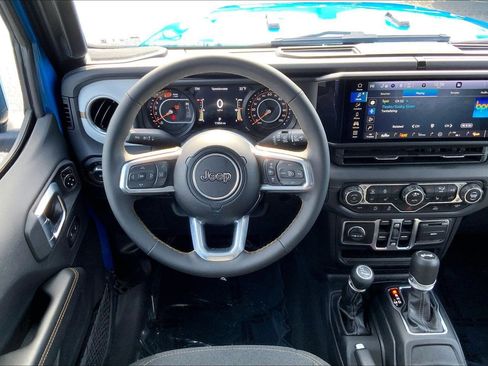 Certified 2025 Jeep Wrangler Sahara image 5