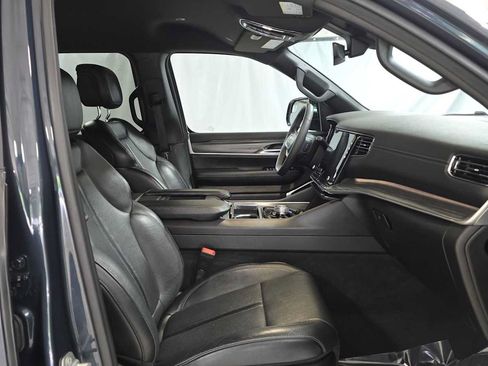 Used 2024 Jeep Wagoneer L Series II w/ Flexible Seating Group AWD/4WD image 13