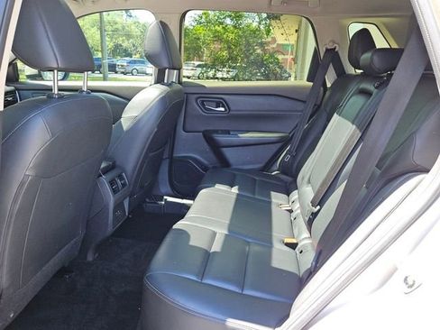 Used 2023 Nissan Rogue SL FWD image 11