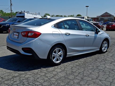 Used 2018 Chevrolet Cruze LT w/ Sun And Sound Package FWD image 6