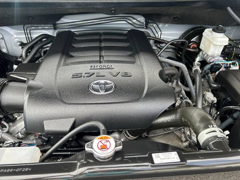 Certified 2020 Toyota Tundra SR5 w/ SR5 Convenience Package AWD/4WD image 23