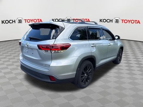 Used 2019 Toyota Highlander SE AWD/4WD image 8