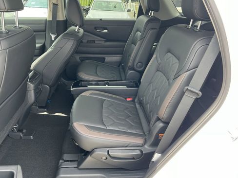 New 2026 Nissan Pathfinder Platinum FWD image 16