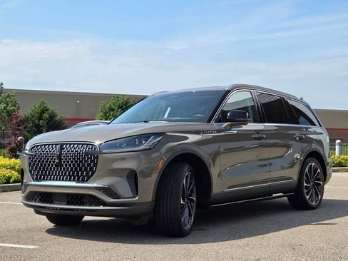 Used 2025 Lincoln Aviator Reserve w/ Equipment Group 201A AWD/4WD image 19