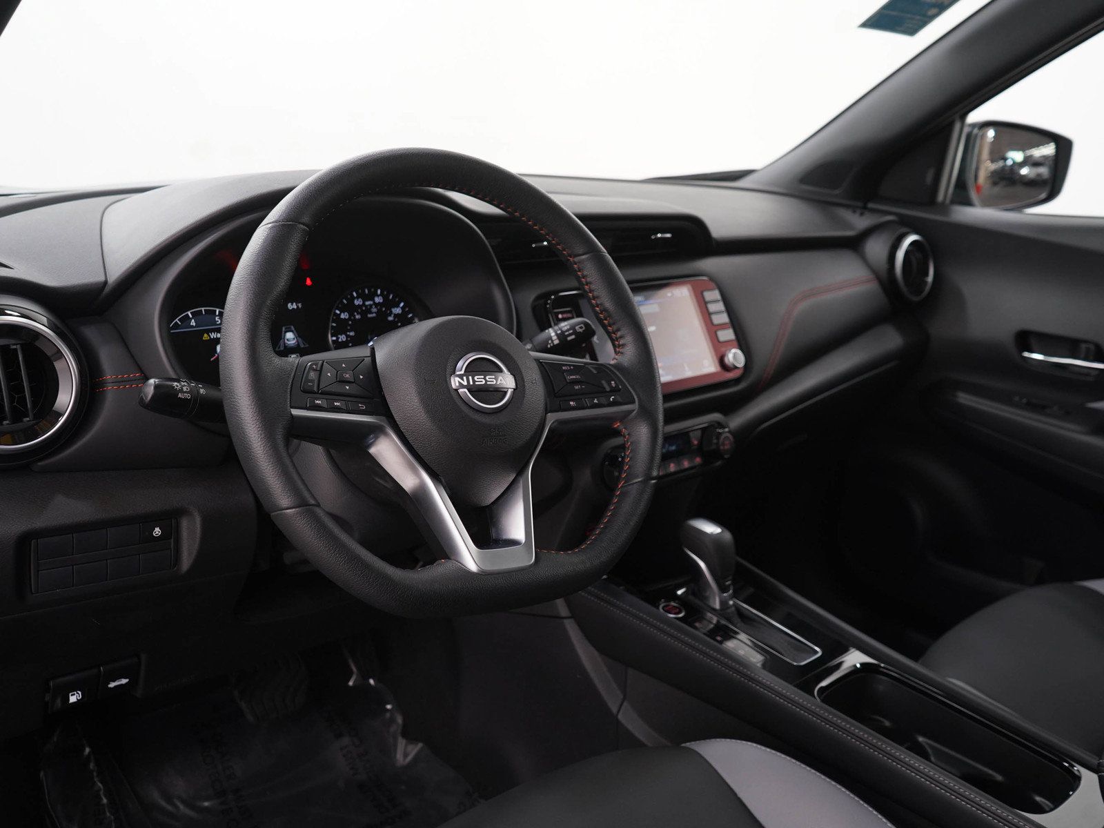 Used 2024 Nissan Kicks SR w/ SR Premium Package FWD image 22
