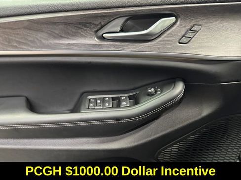 Used 2024 Jeep Grand Cherokee Limited w/ Black Appearance Package image 25