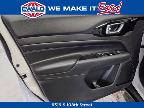 New 2026 Jeep Compass Latitude image 13