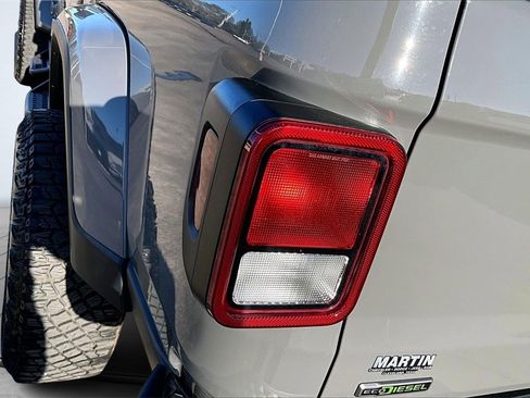 Used 2022 Jeep Gladiator Willys image 31