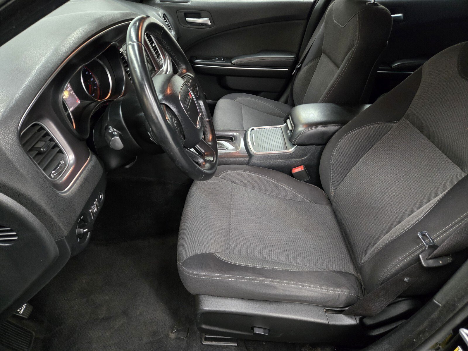 Used 2015 Dodge Charger SE RWD image 7