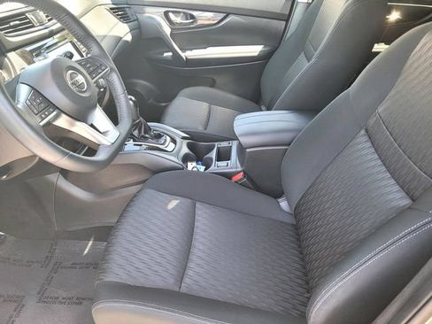 Used 2018 Nissan Rogue SV FWD image 16