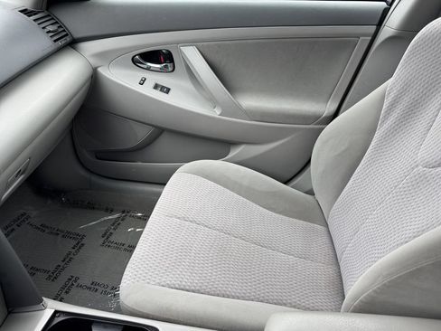 Used 2010 Toyota Camry LE FWD image 31