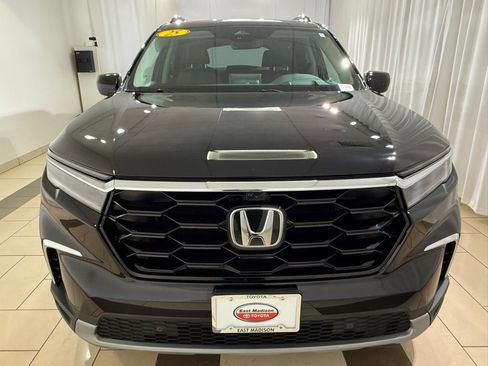 Used 2025 Honda Pilot Elite image 8