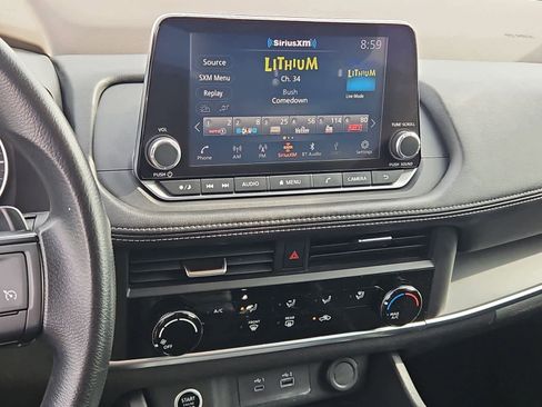 Used 2023 Nissan Rogue S image 27