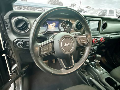 Used 2021 Jeep Gladiator Sport image 13