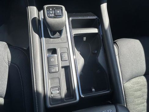 Used 2025 Nissan Pathfinder SV image 16