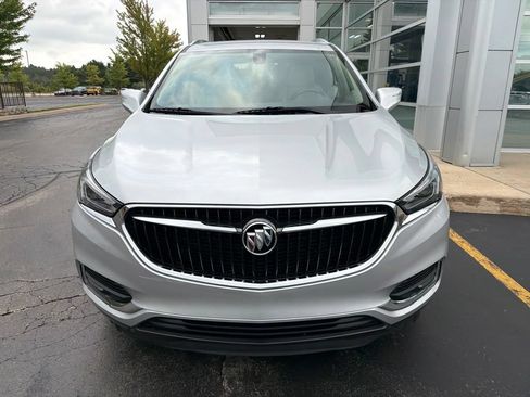 Used 2018 Buick Enclave Essence AWD/4WD image 2